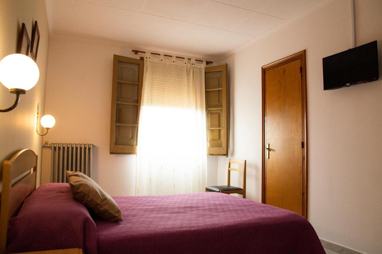 Hostal Montserrat 몬트세니 외부 사진