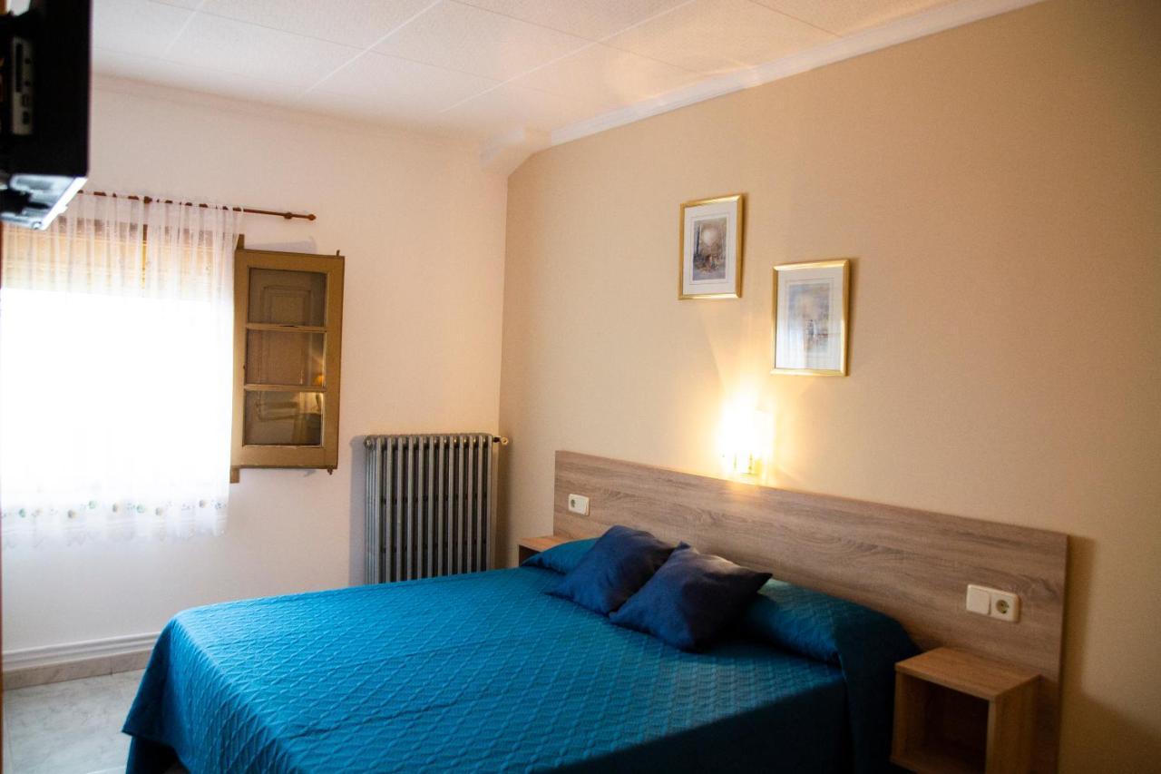 Hostal Montserrat 몬트세니 외부 사진