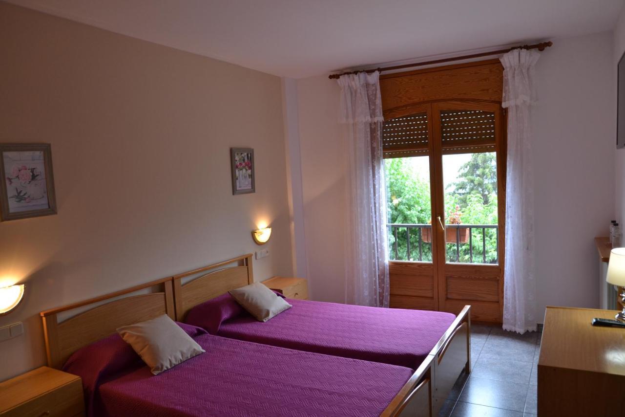 Hostal Montserrat 몬트세니 외부 사진