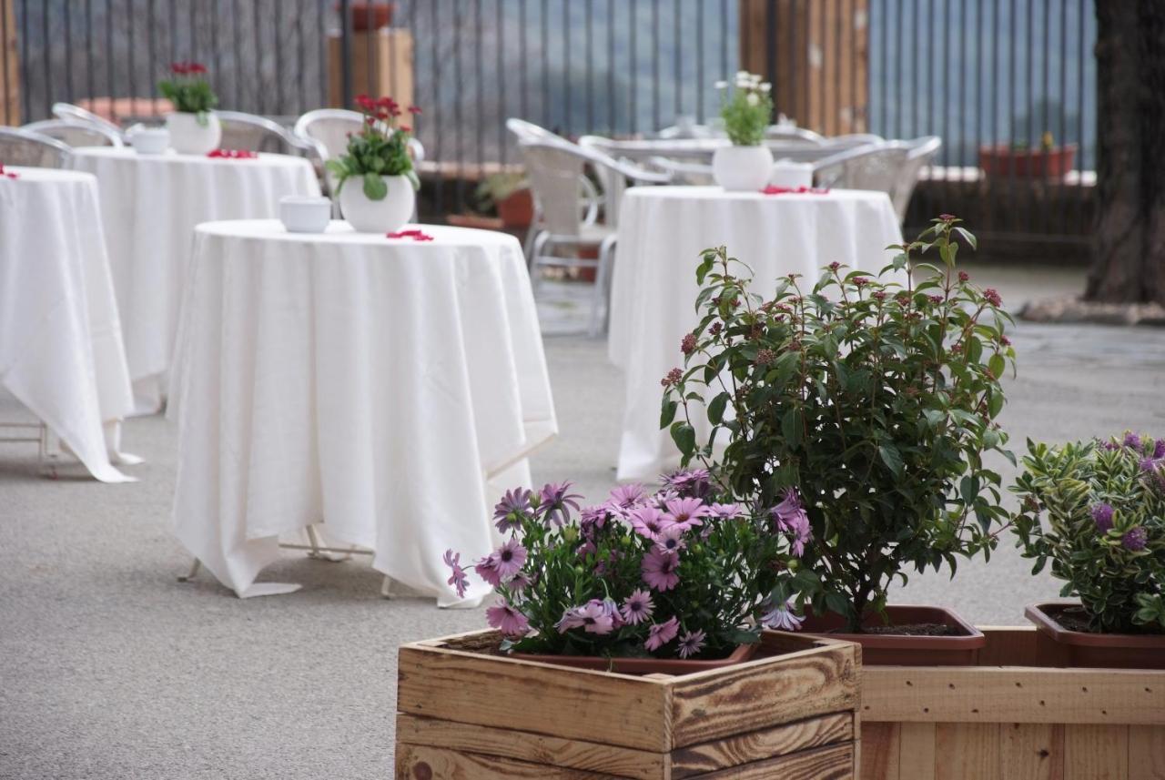 Hostal Montserrat 몬트세니 외부 사진