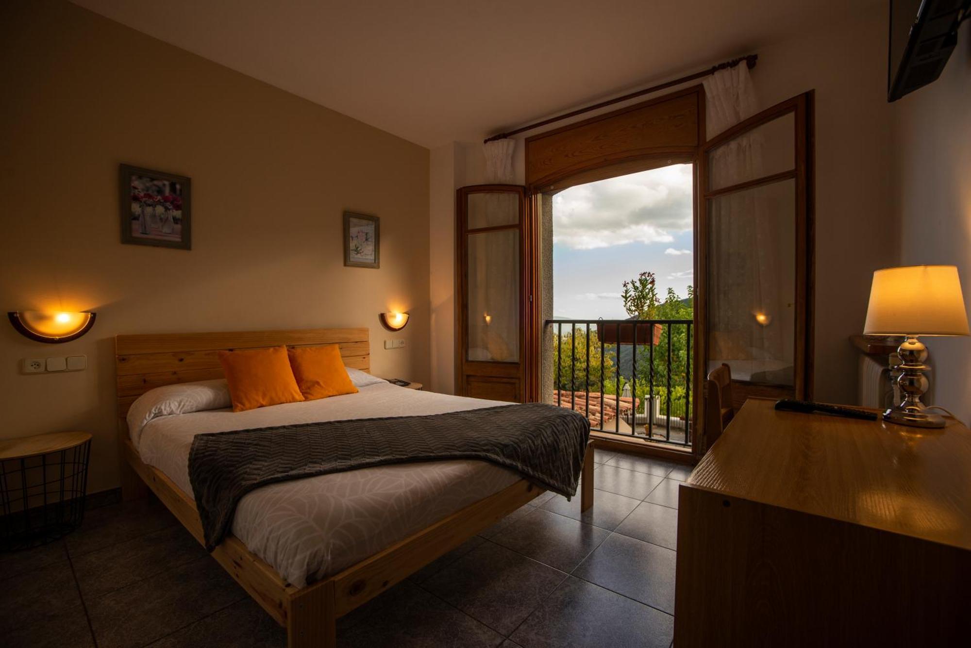 Hostal Montserrat 몬트세니 외부 사진