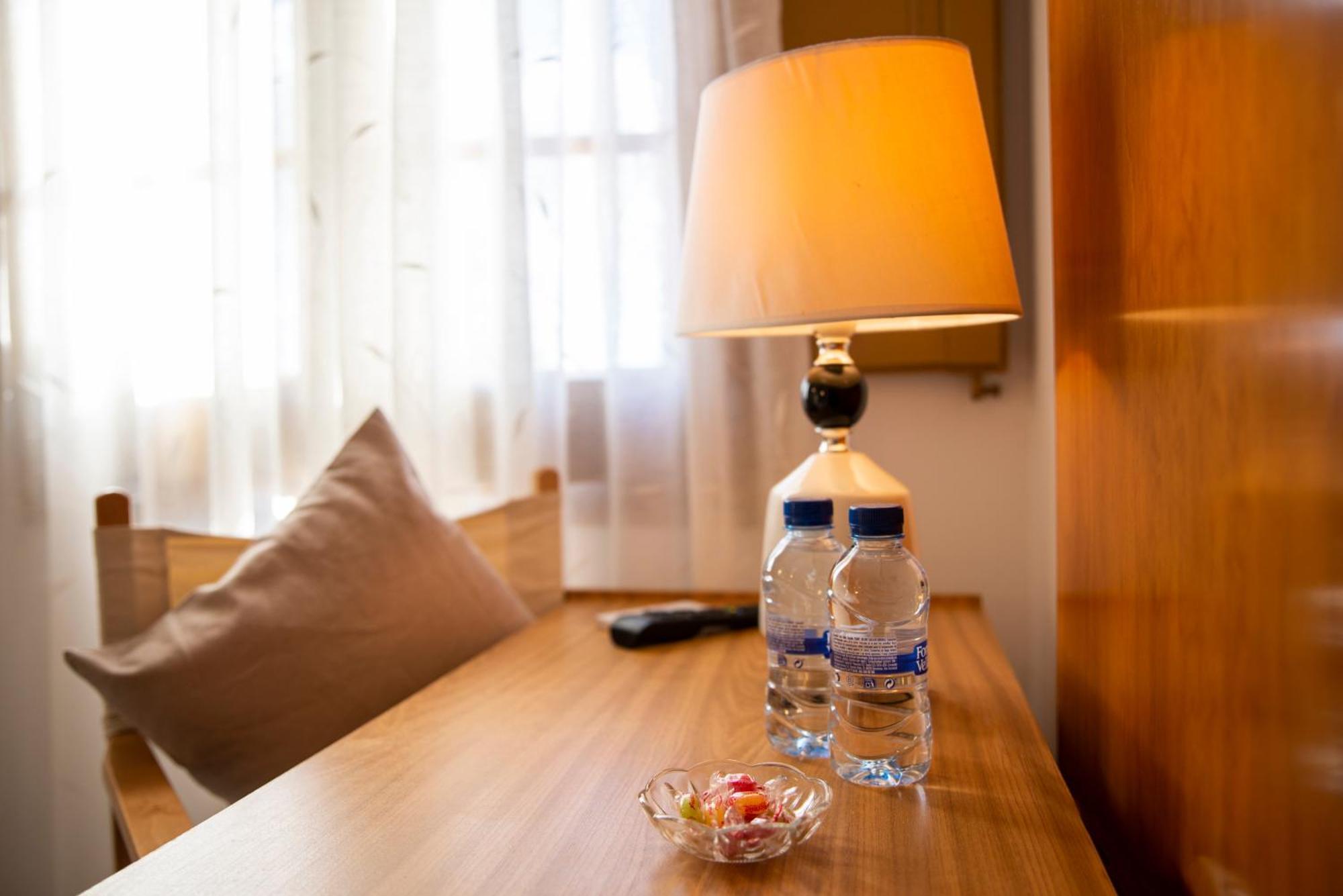 Hostal Montserrat 몬트세니 외부 사진