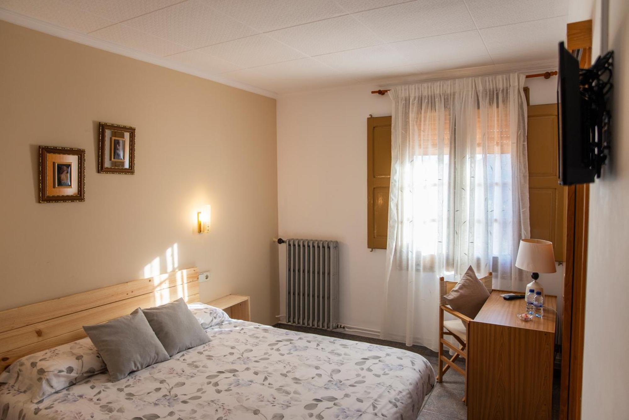 Hostal Montserrat 몬트세니 외부 사진