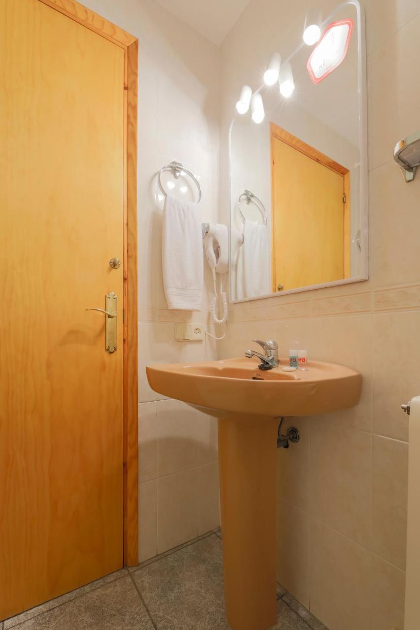 Hostal Montserrat 몬트세니 외부 사진